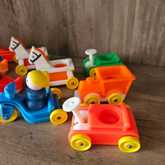 Vintage Fisher Price Airplane Wagon Horse Tricycle Vehicles Little People 13 Pc - Picture 4 of 4
